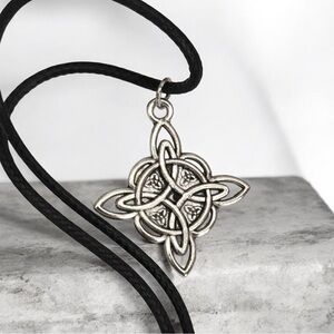 5 For $25💫Silver Celtic Cross Pendant
